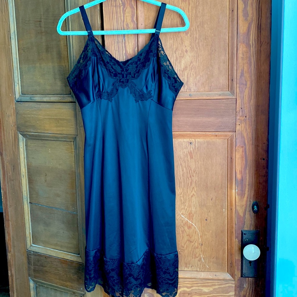 Vintage Black Lingerie/full slip. Lacy top and bottom. Made by Wonder Maid. Sz L